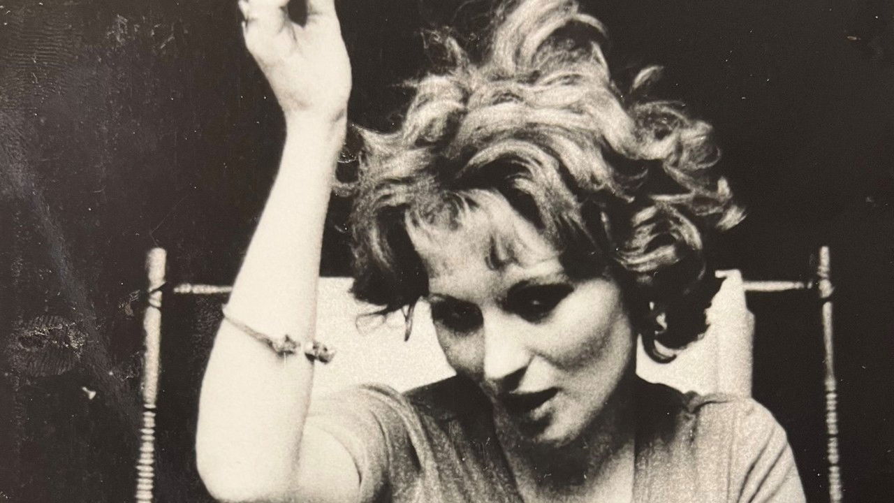 Ein ganz und gar verwahrlostes Mädchen backdrop