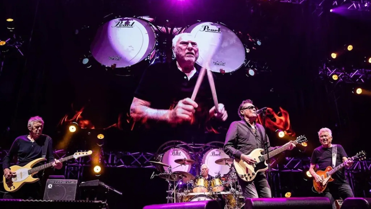 Golden Earring: Live in Ahoy backdrop