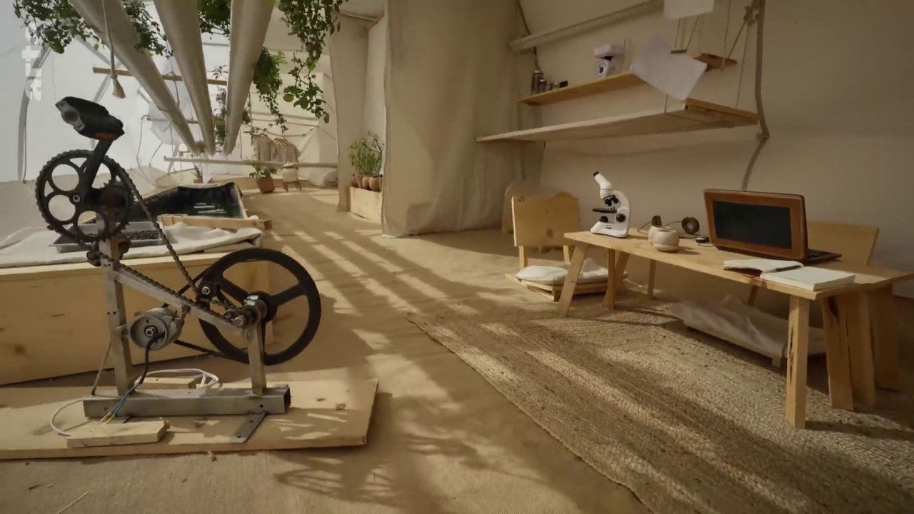 L'expérience biosphère : 120 jours dans le désert backdrop