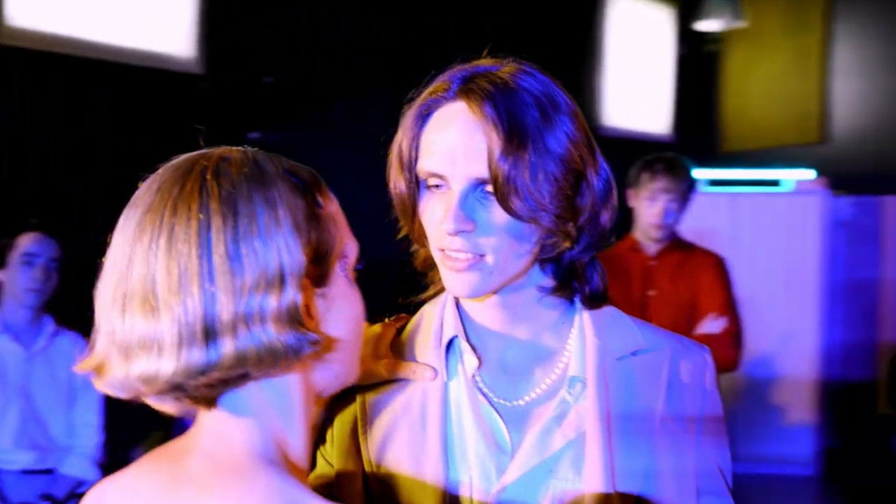 Couronnez-moi backdrop