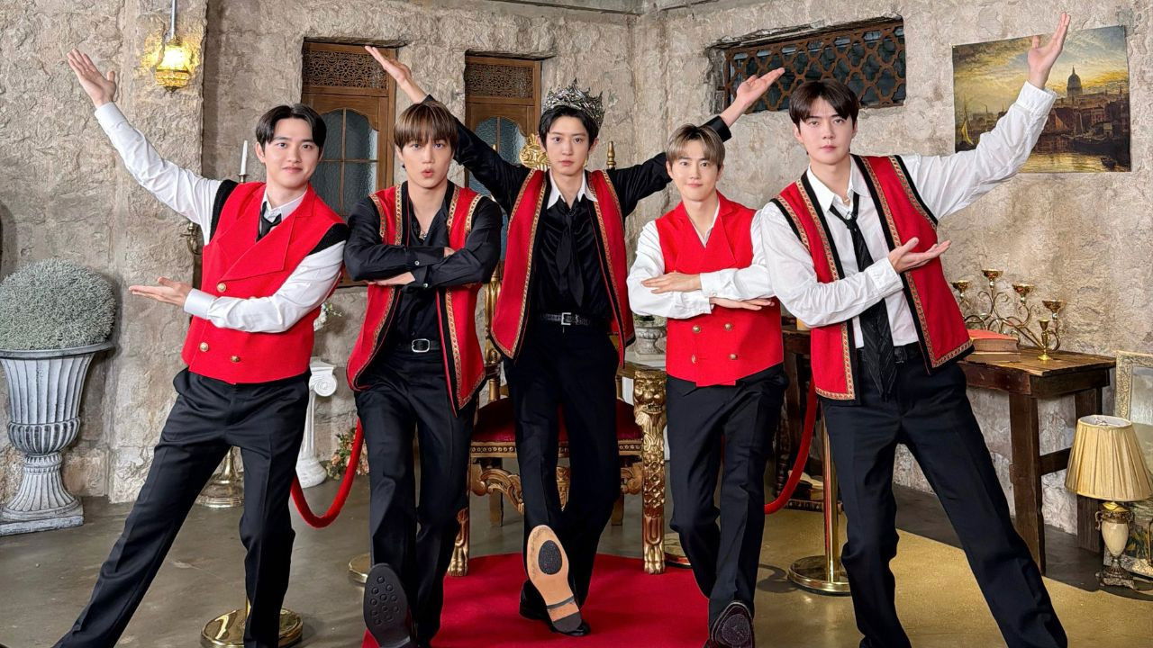 Crown to the Throne backdrop