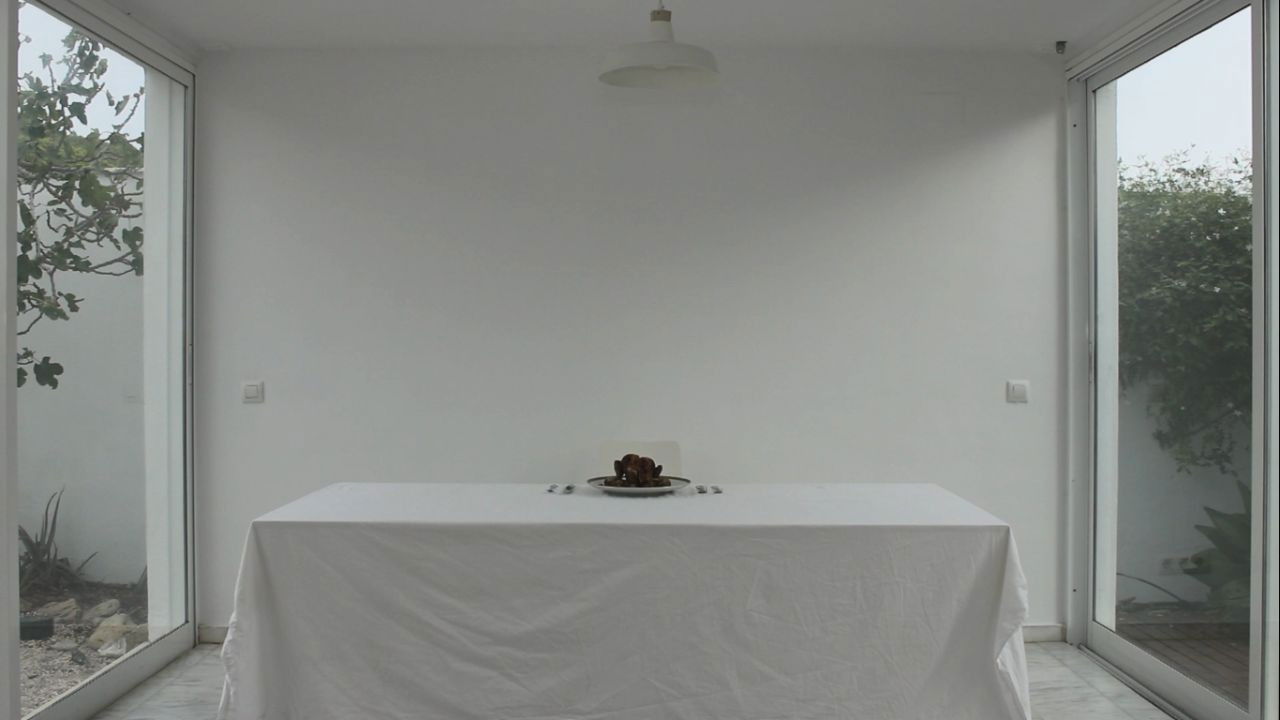 Innecesaria backdrop