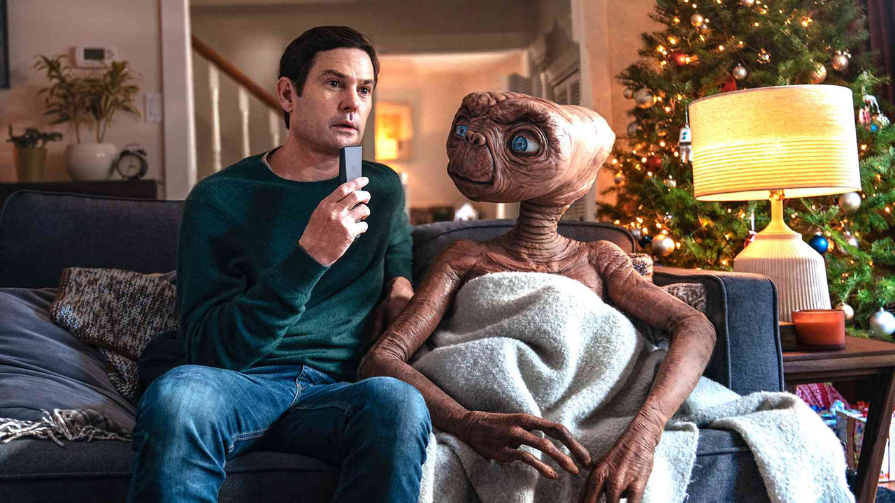 E.T.: A Holiday Reunion backdrop