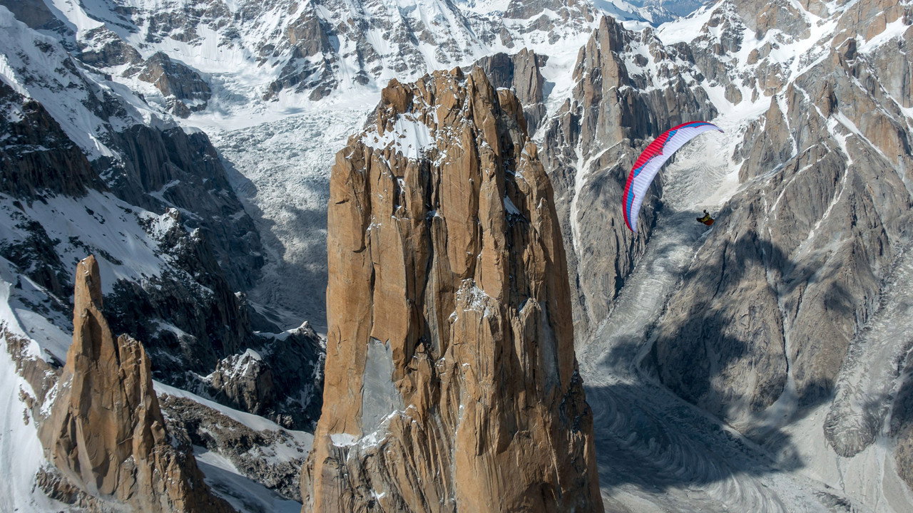 Lost in Karakorum backdrop