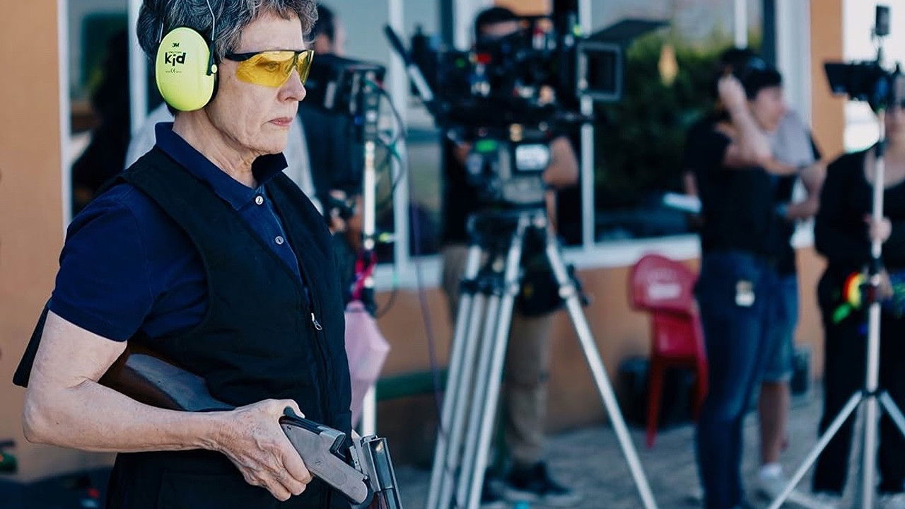 Un país extraño backdrop