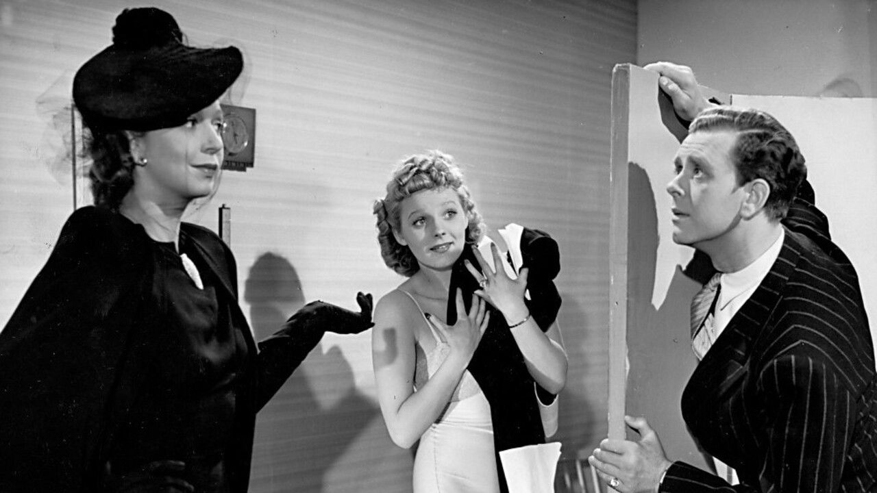 En herre med bart backdrop