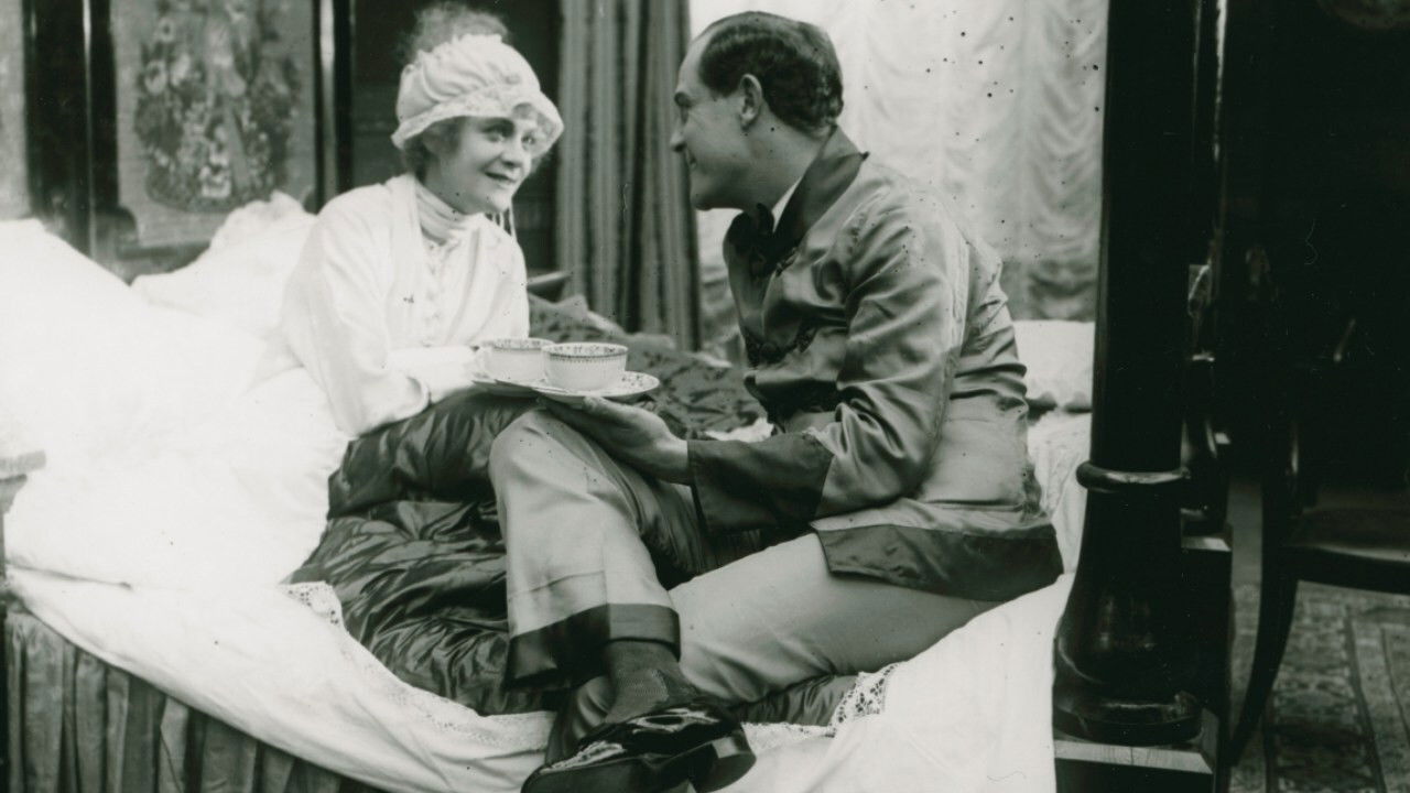 Thomas Graal's Best Child backdrop