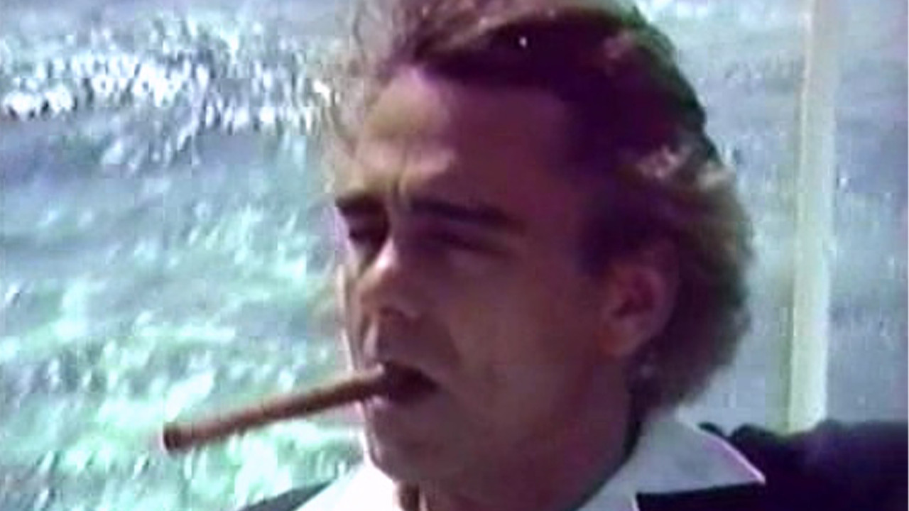 Le yacht des partouzes backdrop