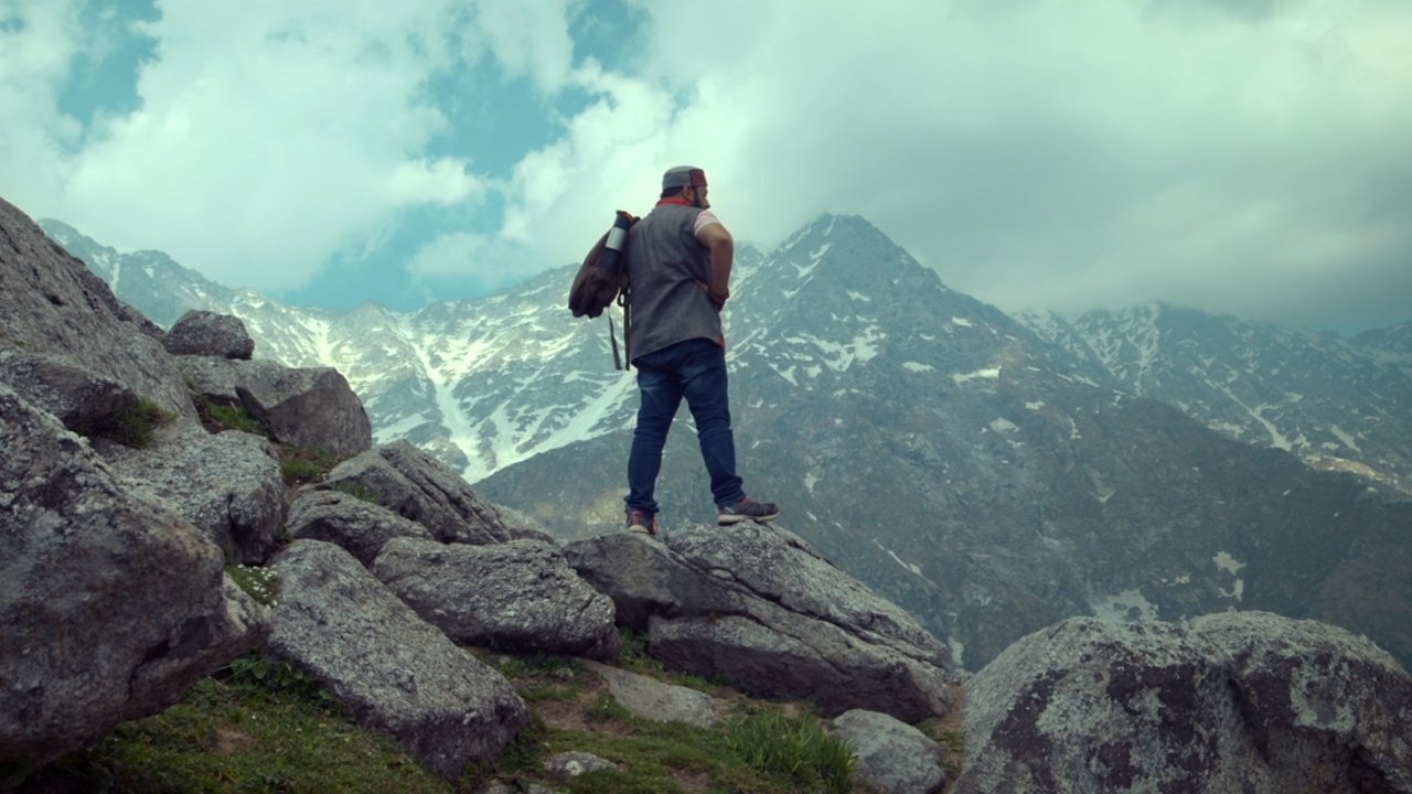 Googly Gumm Hai backdrop