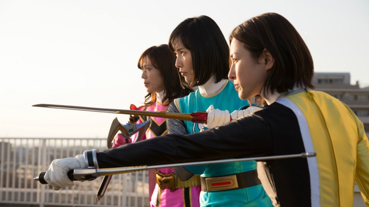 Hero Mama ★ League backdrop