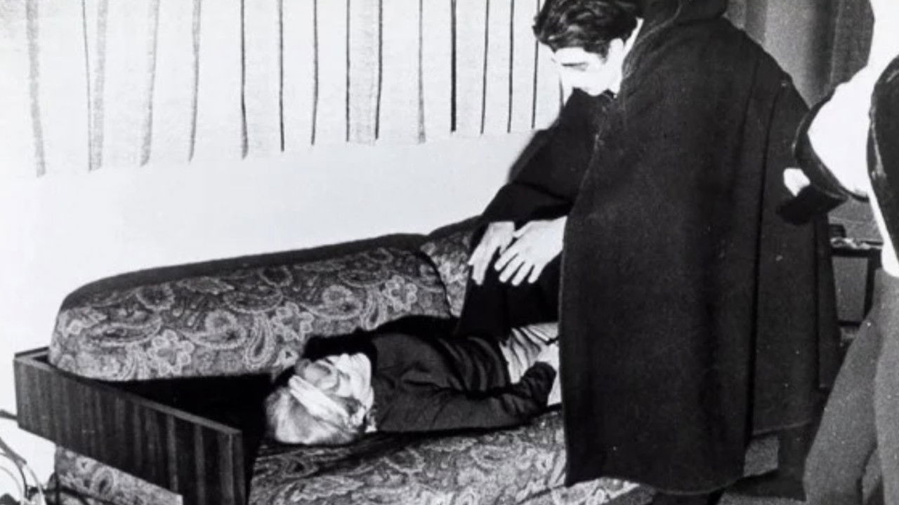 Vampire’s Lust backdrop