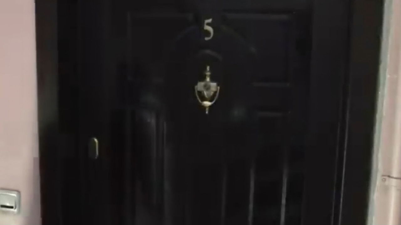 Üzgünüm Sevgilim Anlaşamadık backdrop