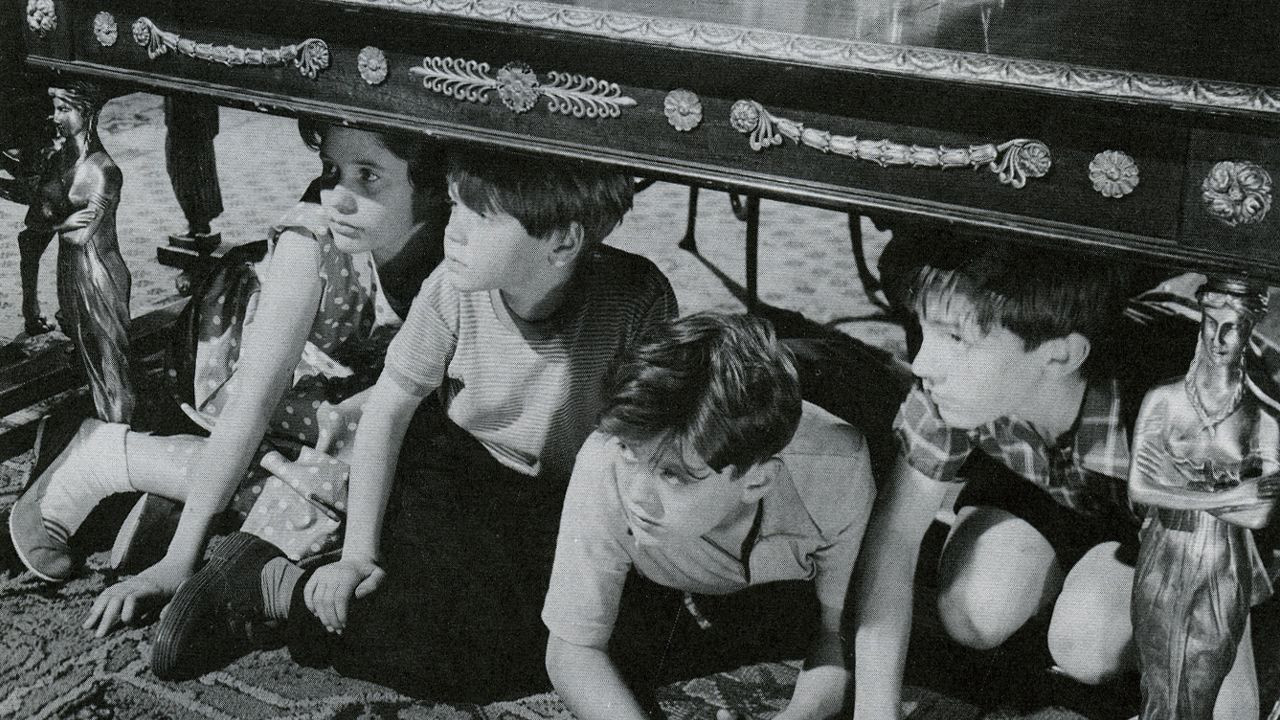 Five Clues to Fortune backdrop