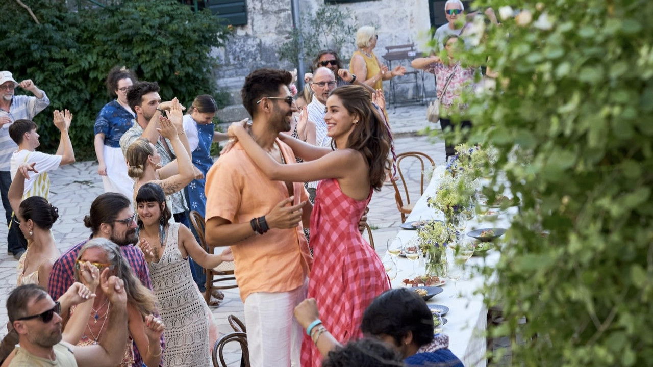 Tu Meri Main Tera Main Tera Tu Meri backdrop