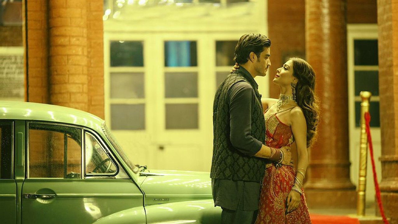 Dekh Magar Pyaar Say backdrop