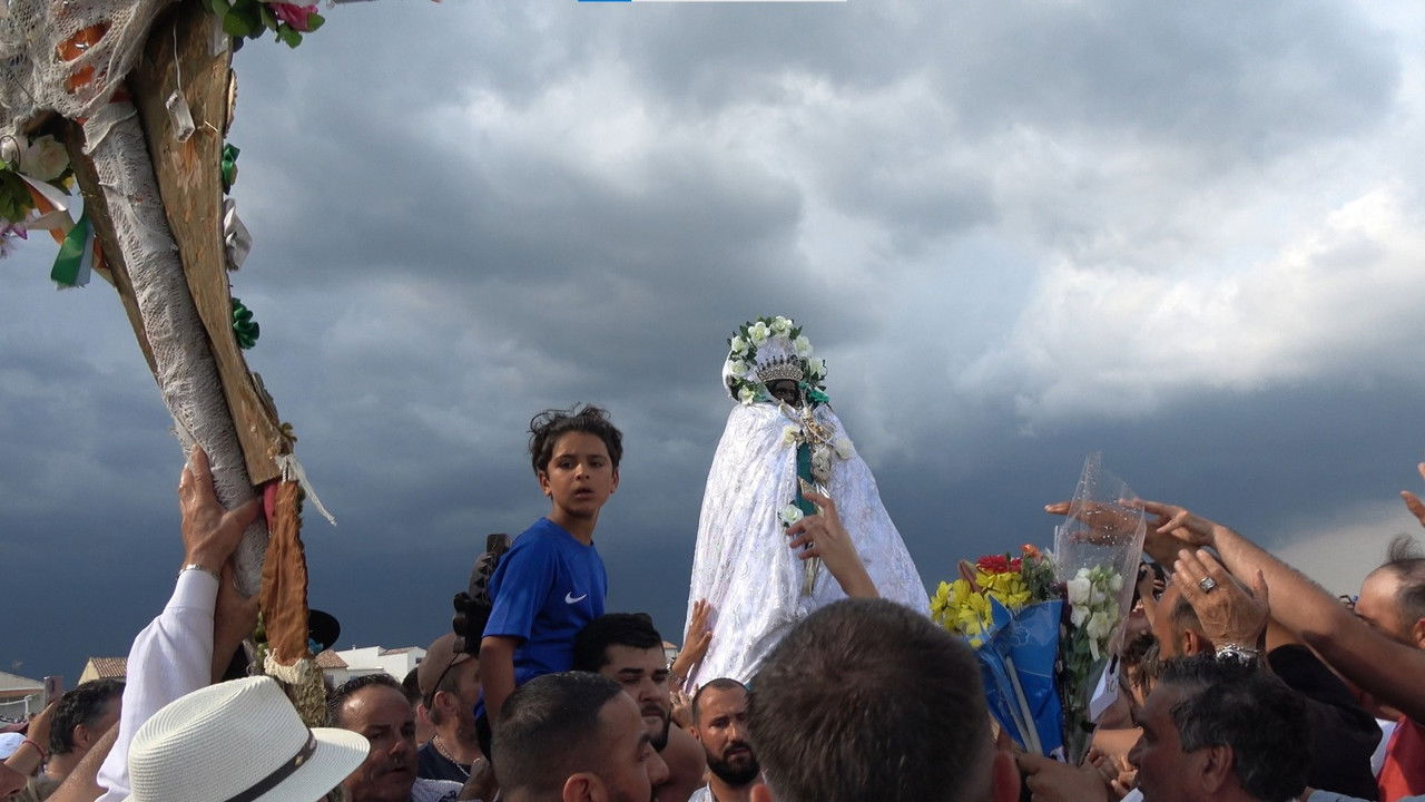 ¡Volare Volare! - Esméralda's Family to the Pilgrimage of Santa Sara in Saintes-Maries-de-la-mer backdrop