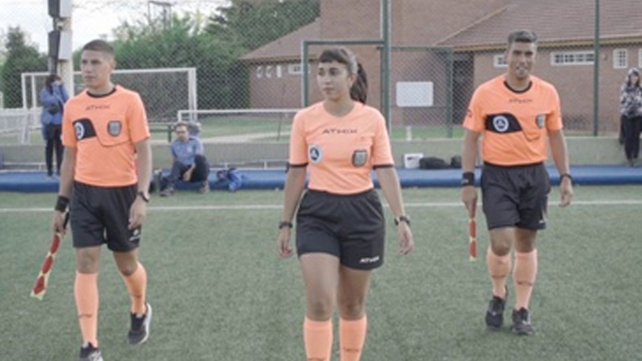 ¿Yo? Arbitra backdrop