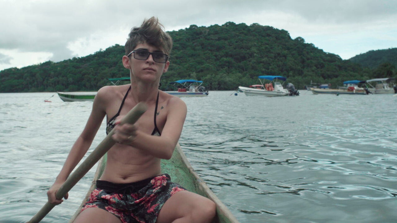 Me busco lejos backdrop