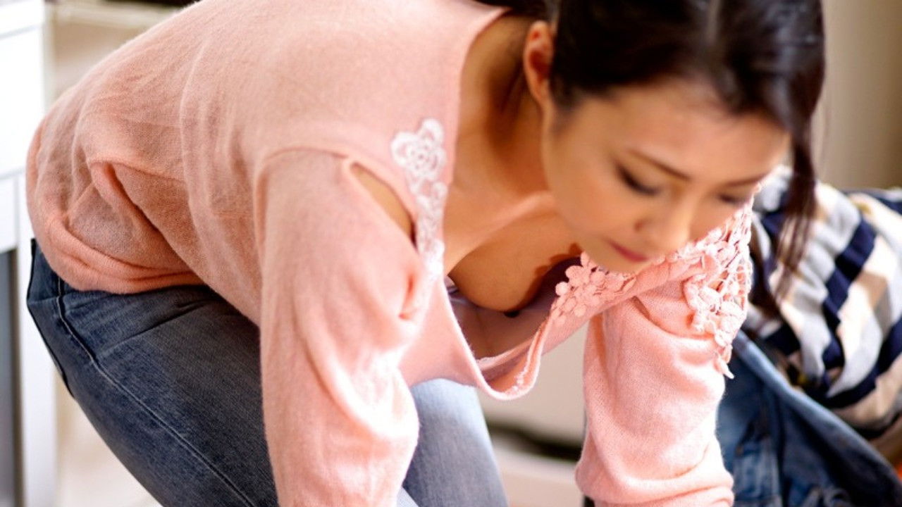 The Braless Wife I Pass By Every Morning When Taking Out The Trash, Kano Hana backdrop