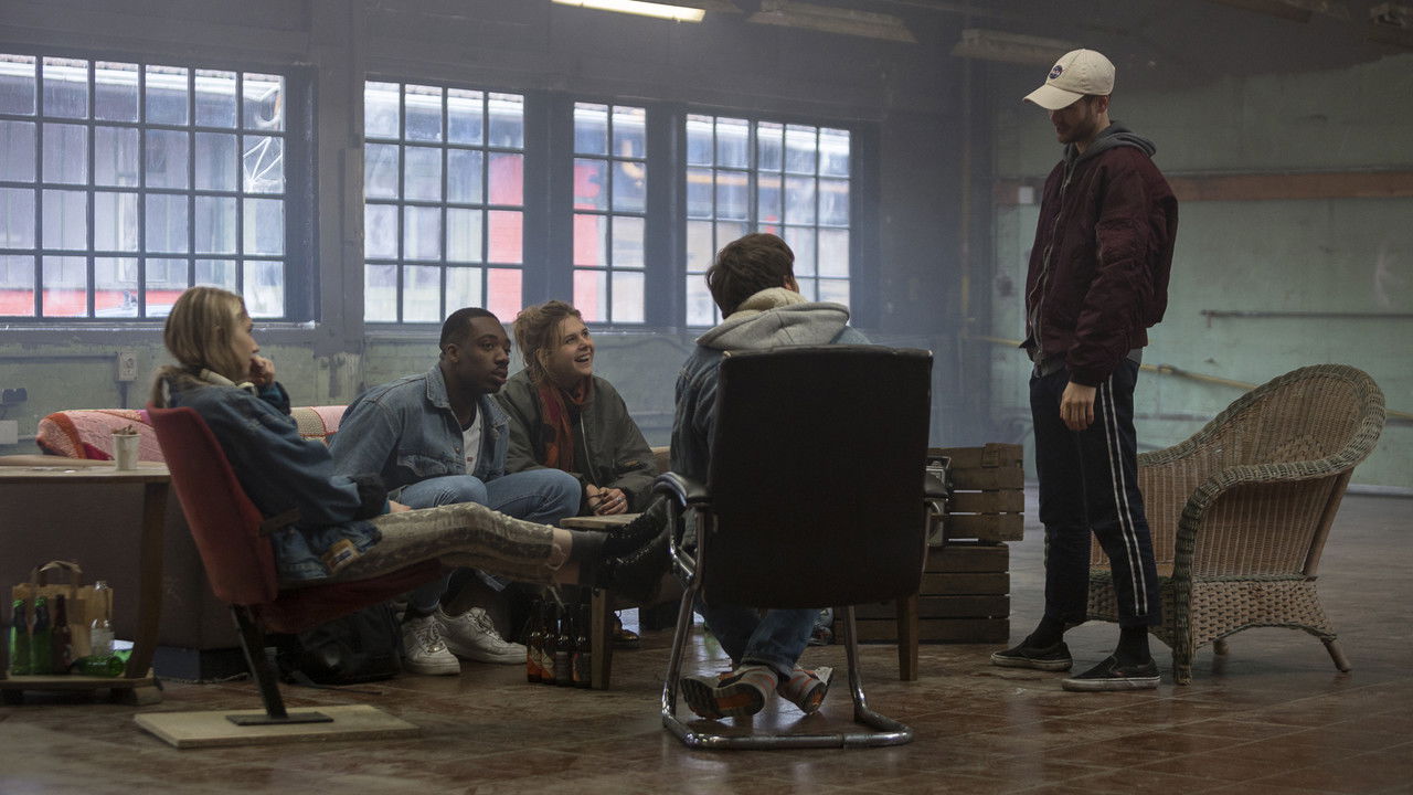 Le Monde est à Nous backdrop