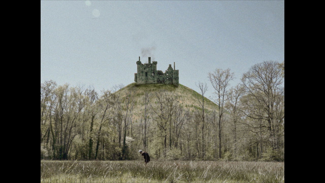 LA FAMILLE MANJPOT backdrop