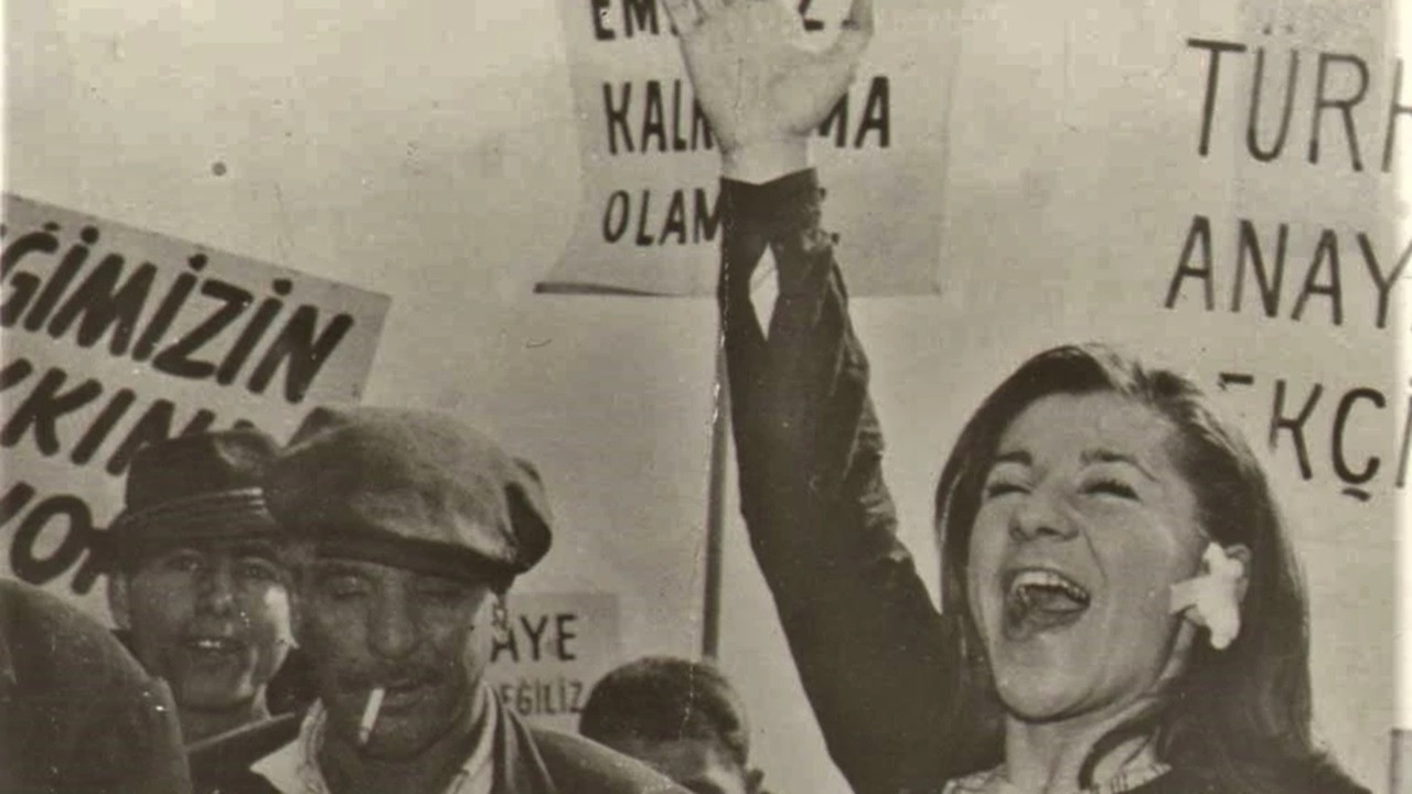 Karanlıkta Uyananlar backdrop