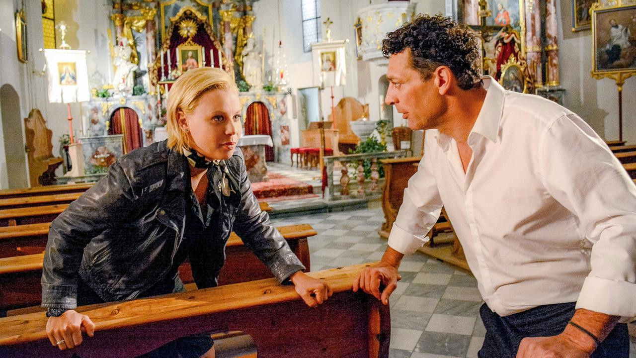 Midsummer Night's Murder backdrop