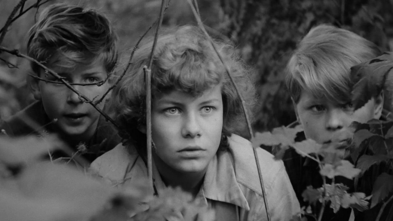 The Master Detective and Rasmus backdrop