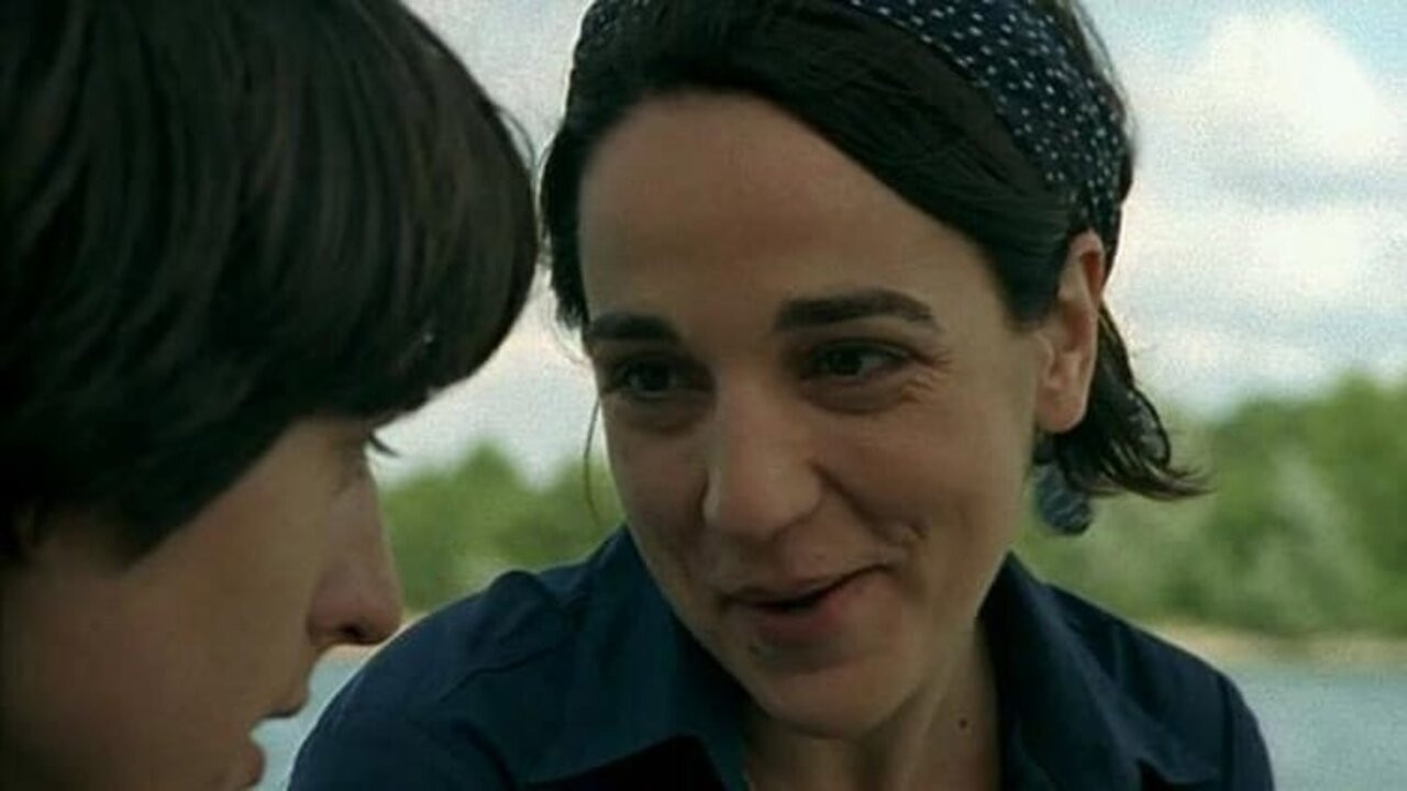 À tes amours backdrop