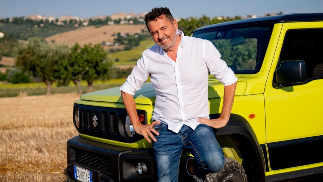 Lo spaesato backdrop