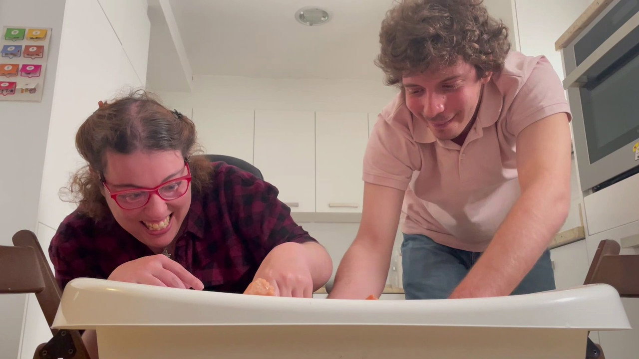 No hay dos sin tres backdrop