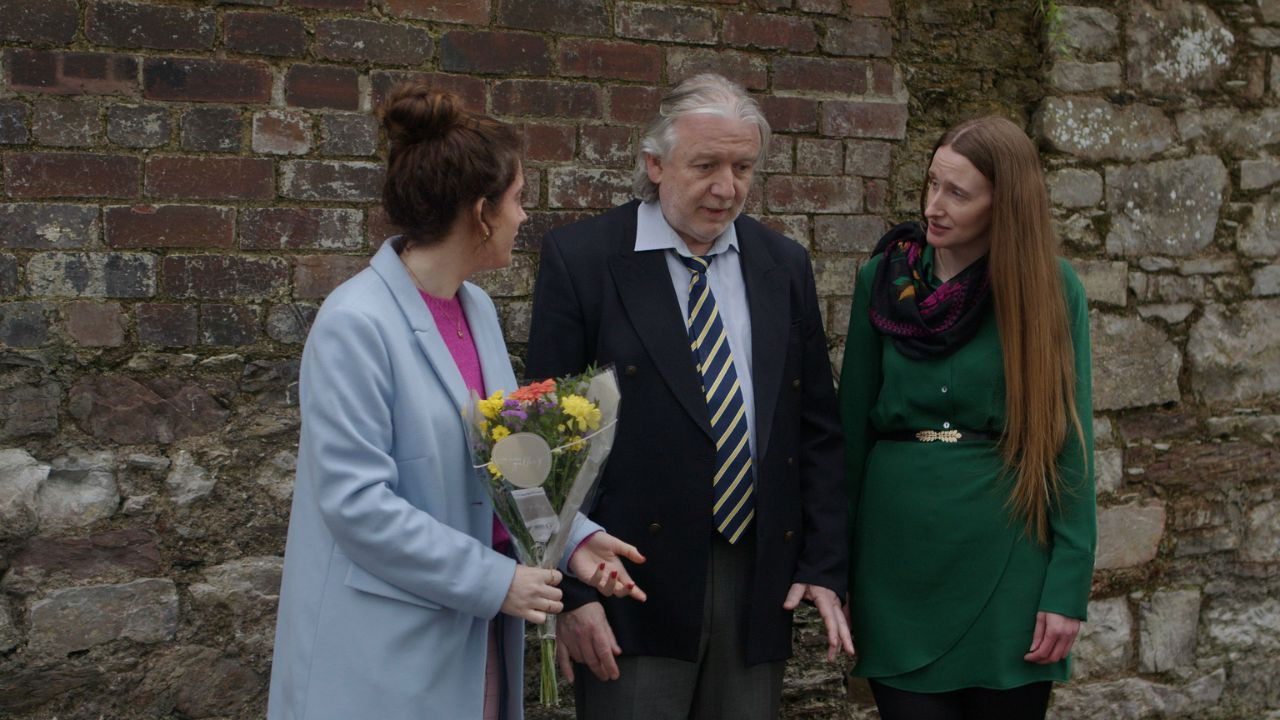 Mary Wallops Richard backdrop