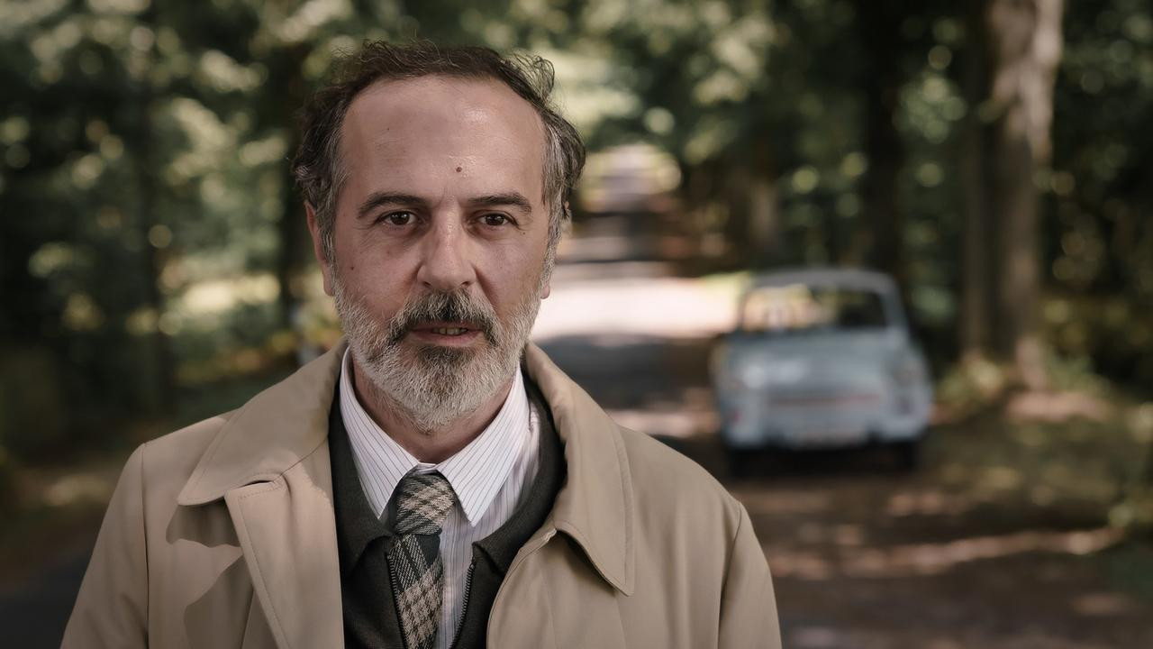 Doktor Ballouz backdrop