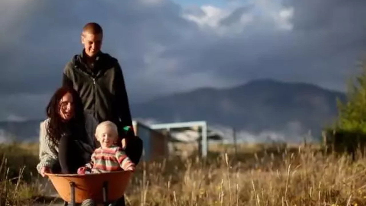 La importancia de llamarse Satya Bicknell Rothon backdrop