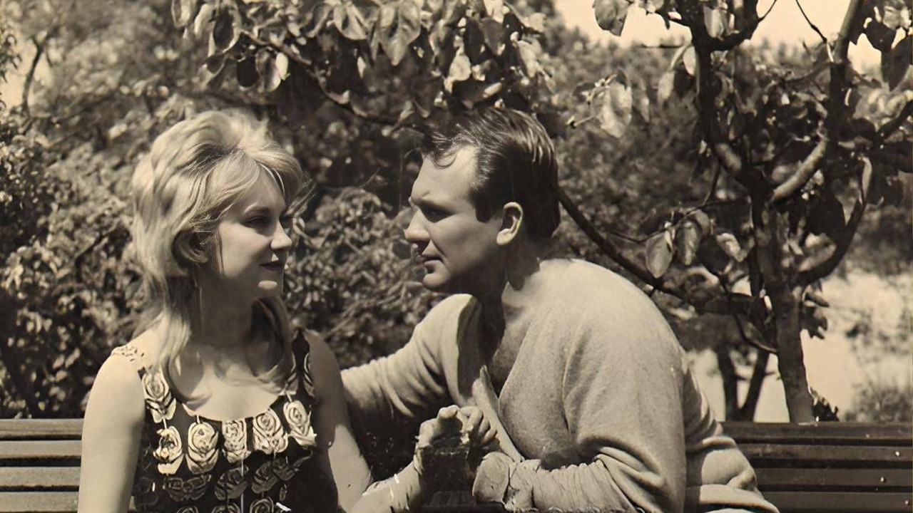 Uçurumdaki Kadın backdrop