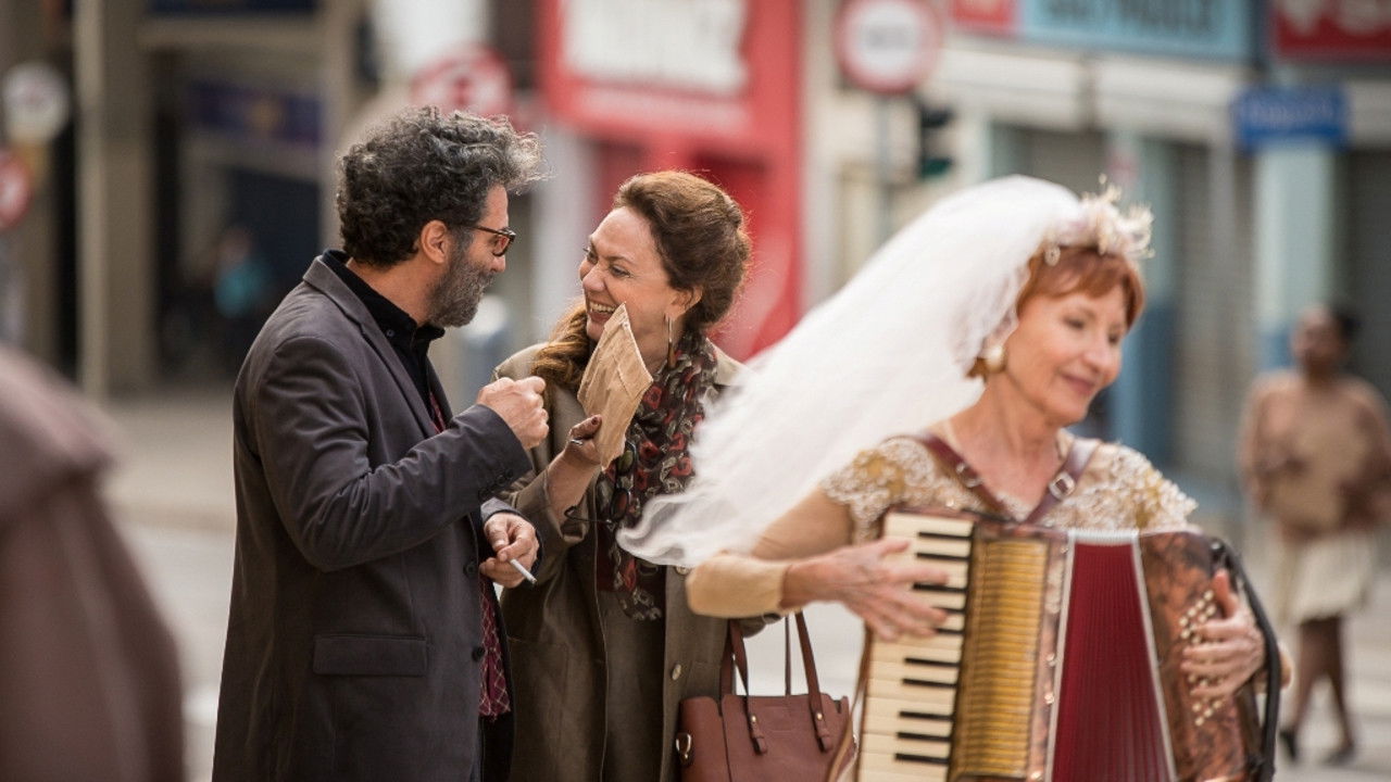 A Fera na Selva backdrop