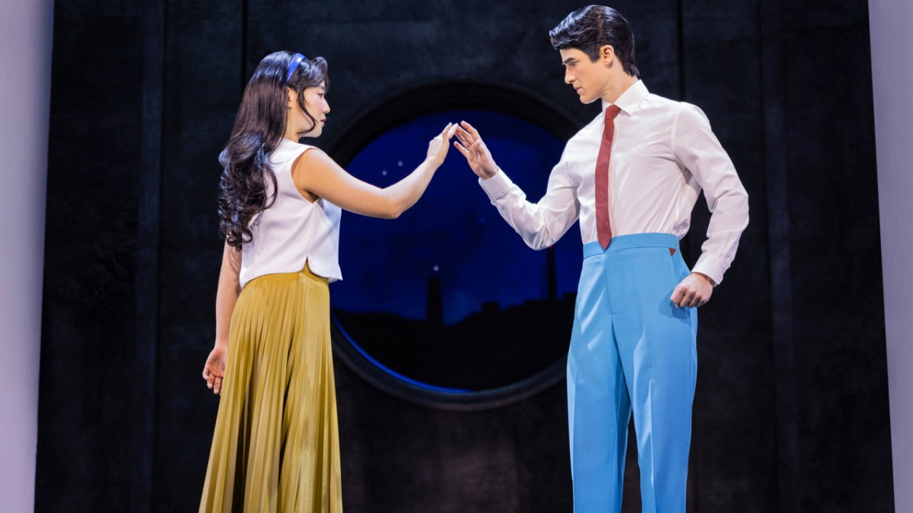 Maybe Happy Ending backdrop