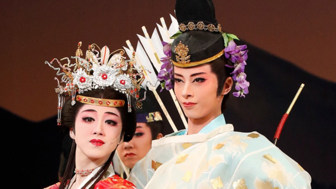 Love Blooms Out on the Murasakino backdrop