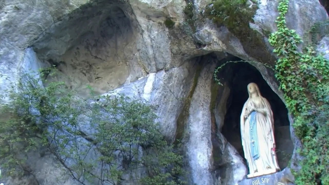 Les mystères de la grotte de Lourdes backdrop