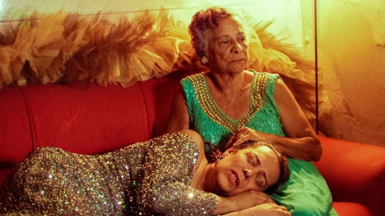 Queens of the Night backdrop