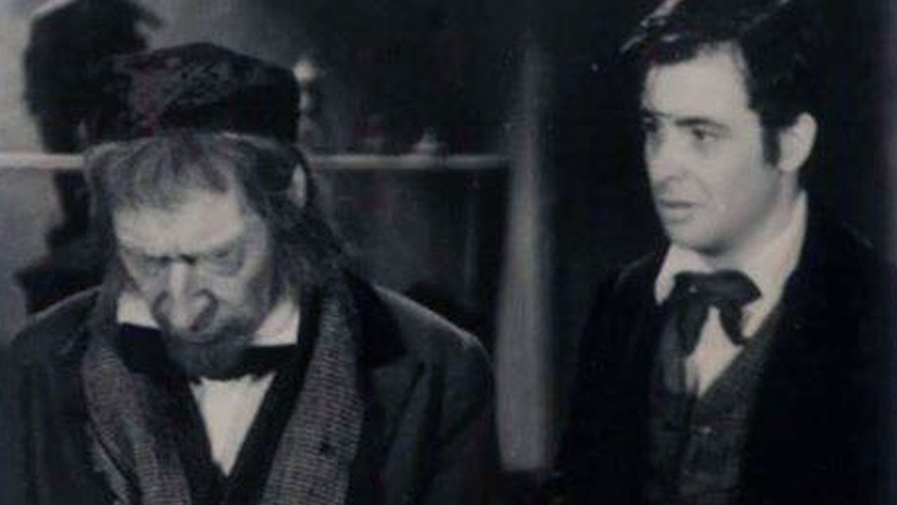 El corazón delator backdrop