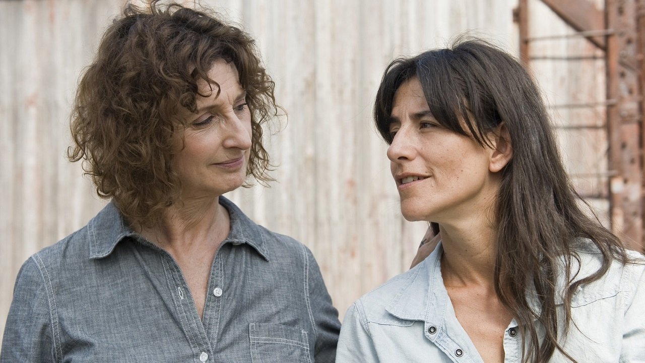 Vic + Flo Saw a Bear backdrop