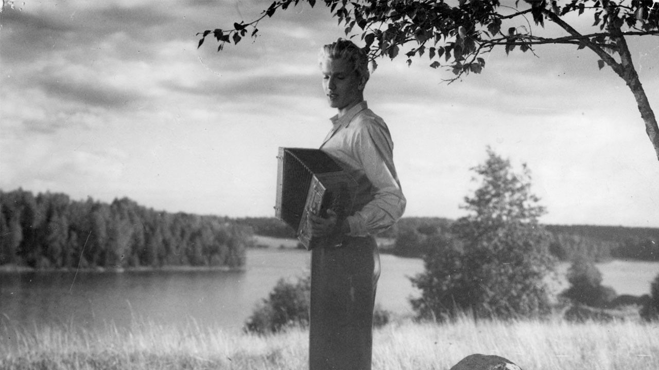 Orpopojan valssi backdrop