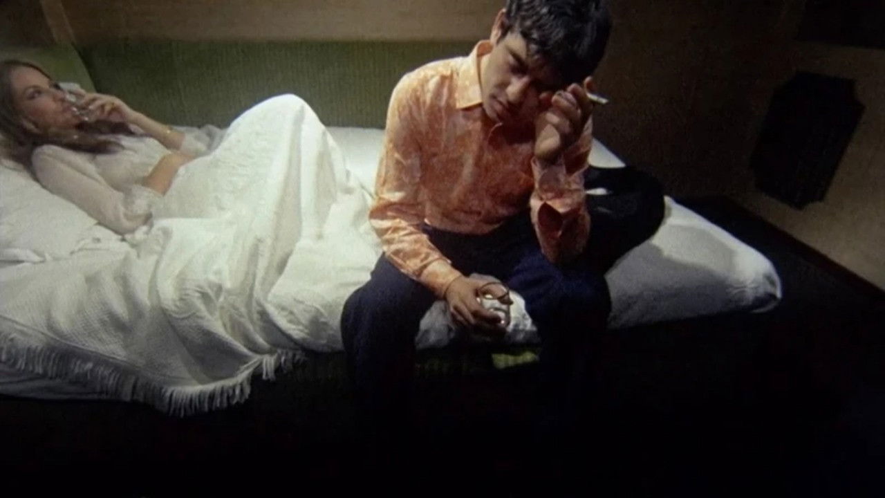 Umano Non Umano backdrop