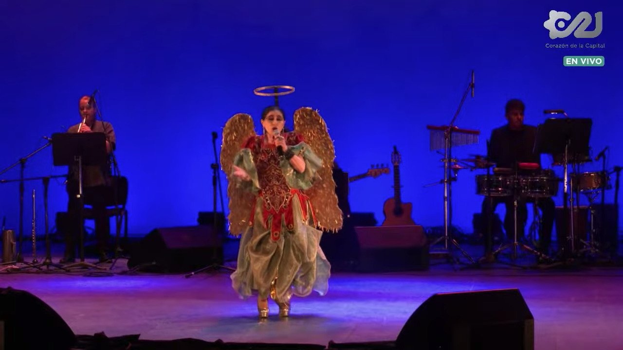 Astrid Hadad Y Su Cabaret Histórico: La Pluma O La Espada backdrop
