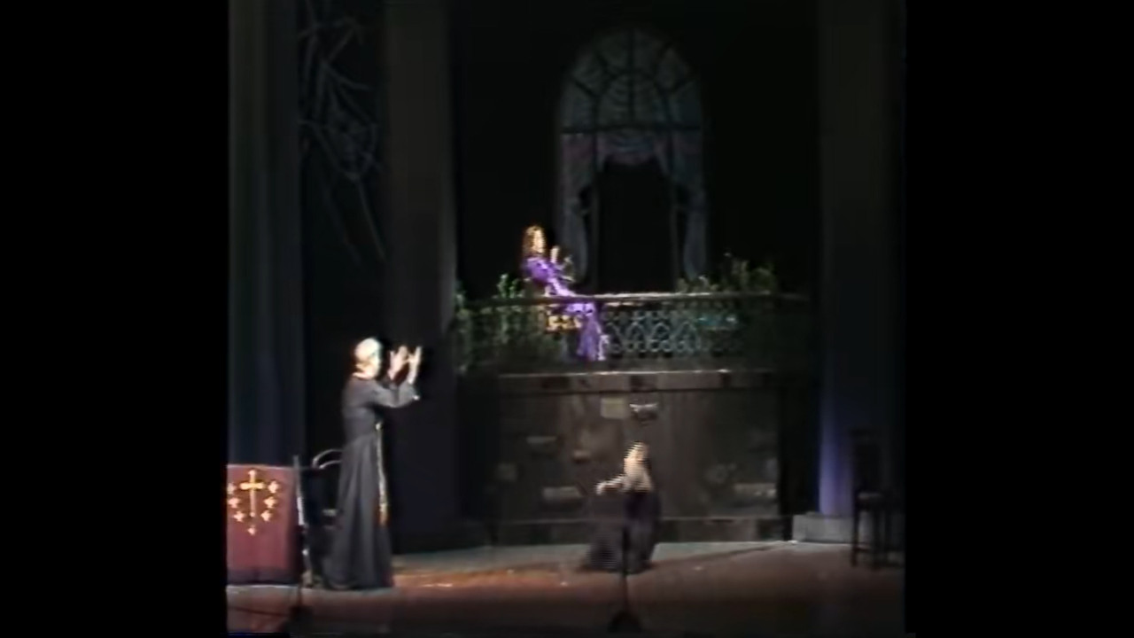 贵妇还乡 backdrop