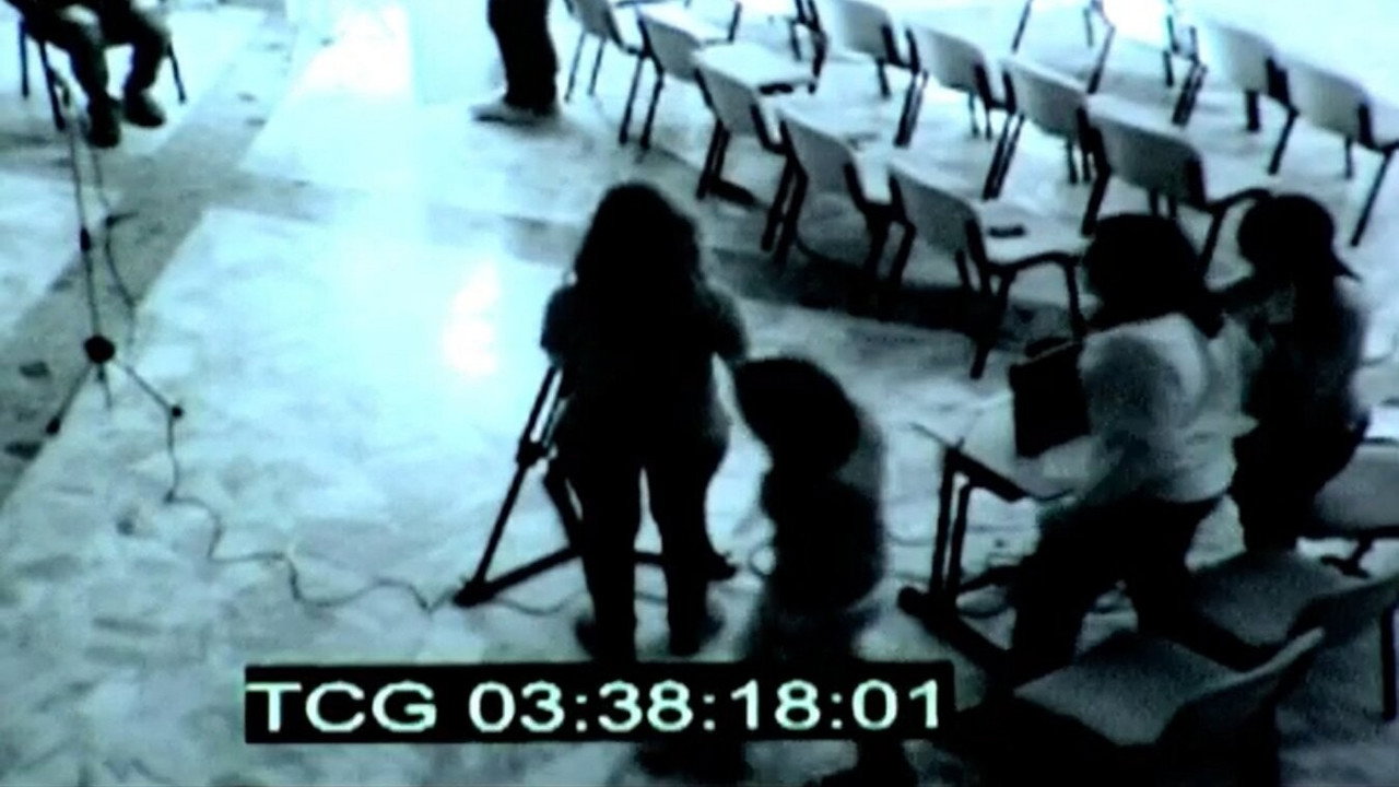 L'atroce caso R. backdrop