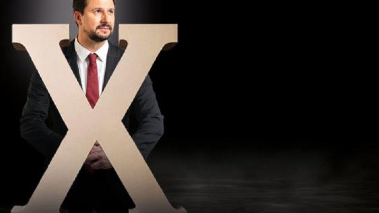 Hugo Sousa: X backdrop