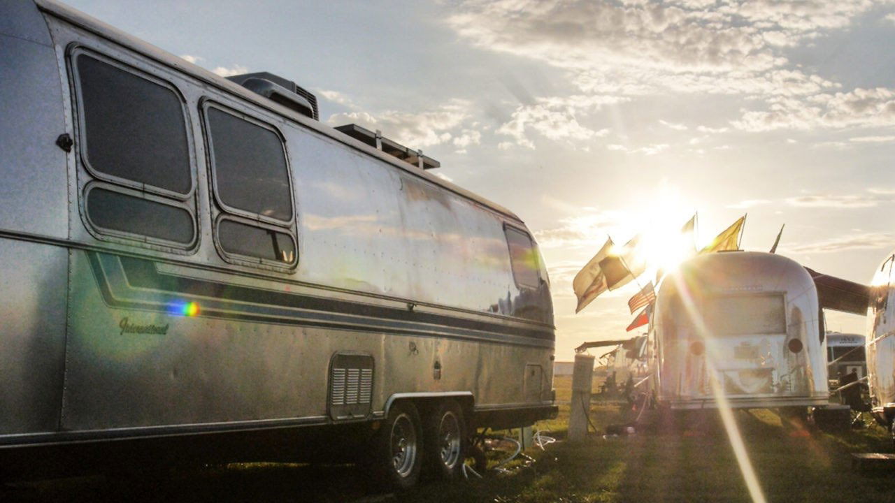 Alumination backdrop