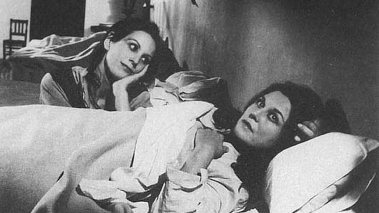 Fortunata y Jacinta backdrop